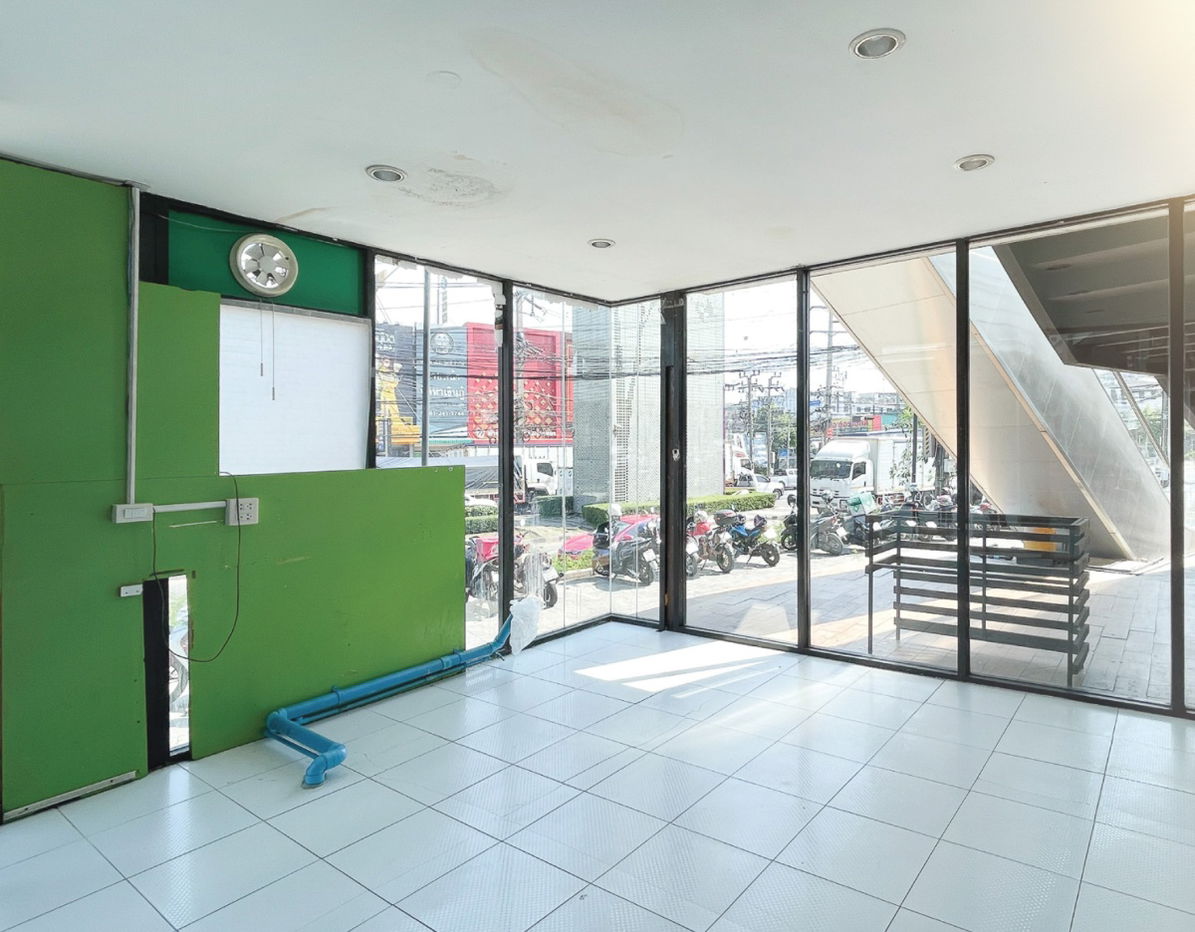 รูป สำนักงานให้เช่า ที่ ไอเพลส ลาดกระบัง ติดนิคมฯลาดกระบัง ขนาด 18 ตร.ม. ราคา 11,845 บาทต่อเดือน มีที่จอดรถ - รูปที่ 4/20