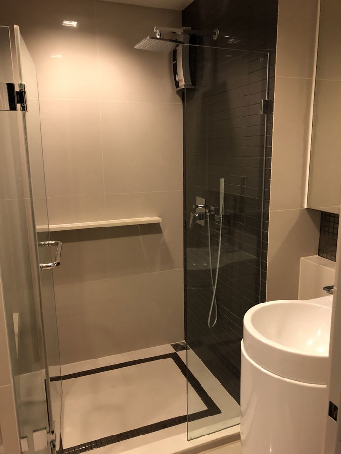 รูป ✨ Rhythm Sathorn ห้องสวย วิวสวยตาแตก! 🏙️🌅 เฟอร์นิเจอร์–เครื่องใช้ไฟฟ้าครบเข้าอยู่ได้เลย ราคาดีมากกก 17,000 บาทเท่านั้น! 🔥💙 - รูปที่ 6/9