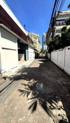 เช่าโรงงาน ม.เทคโนโลยีราชมงคลกรุงเทพ พระนครใต้ : ให้เช่า โกดังพร้อมออฟฟิศ พื้นที่ 320ตรม. ทำเล คลองสาน เจริญรัถ ใกล้ ICONSIAM 