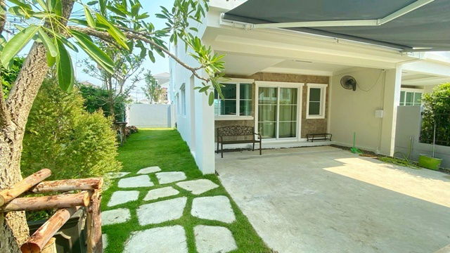 picture Chaloem Phrakiat Rama 9 Road. Indy 2 Bangna Ramkhamhaeng 2 Concordian International School 2.9 km. L - 1/8