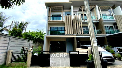 ขายทาวน์โฮม : ขายทาวน์โฮม 3 ชั้นหลังมุม ทาวน์ อเวนิว พะราม 2 คุณภาพจาก แสนสิริ ทำเลดี