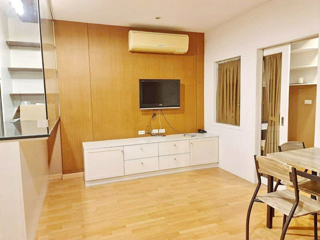 Condos for rent : BTS Saint Louis. 200 m. Condo for rent 10th floor 47sq.m. 19-21,999B-M. 2a/c furnished. St. Andrews