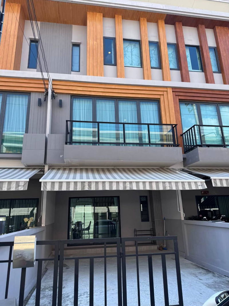 Townhouses for rent : Townhouse for rent at Eigen Phatthanakan (SPSAD3615)