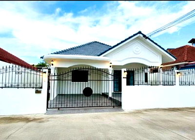 บ้านเดี่ยว หนองปรือ ชลบุรี : ขายบ้านเดี่ยวชั้นเดียว สไตส์ English Cottage ฝ้าเพดานโปร่งโล่ง