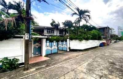 เช่าบ้านเดี่ยว ท่าเรือประสานมิตร : ให้ เช่าที่ดินพร้อมบ้านเดี่ยว ใจกลางสุขุมวิท ซอย 49-8 ทำเลหายาก ใกล้โรงพยาบาลสมิติเวช เพียง 350 เมตร 154 ตรว 2 ขั้น