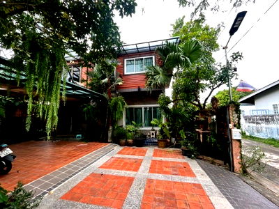 Land for sale วิทยาลัยเทคนิคกาญจนาภิเษกมหานคร : Urgent Sale: Land with Buildings in Wassana Village, Hathairat Soi 11, Min Buri — 170 sq. wah