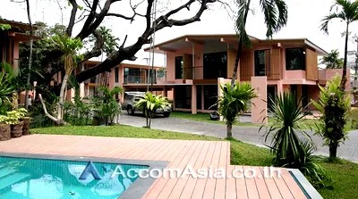 เช่าบ้านเดี่ยว ม.เทคโนโลยีราชมงคลกรุงเทพ : 🔼🔽 AccomA 📩  Modern family home with pool access and lush garden view (13001277)