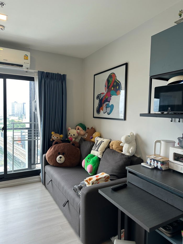 picture The Key MRT Phetkasem 48【𝐑𝐄𝐍𝐓】🔥Decorated in a clean, modern style, the dark wood furniture matches the entire room. 🔥 Contact Line ID: @hacondo - 3/7