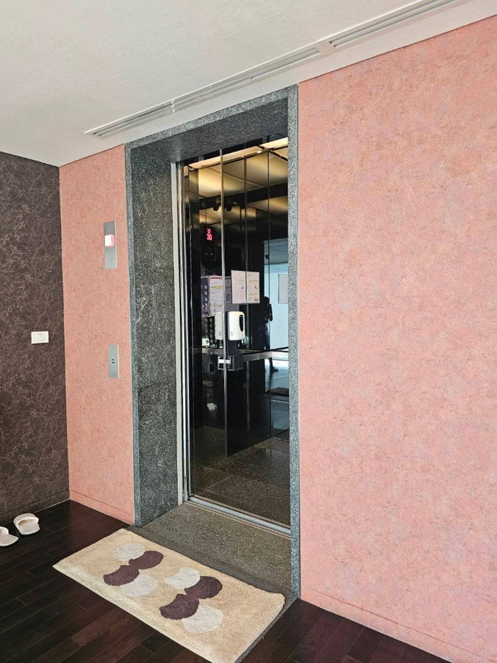 รูป 🌟 💢 ให้เช่าคอนโดหรู พร้อมอยู่ 💥💰 ราคาเช่า: 120,000 บาท/เดือน🚇 BTS ราชดำริ✨ รหัสทรัพย์: RS3524 - รูปที่ 16/17