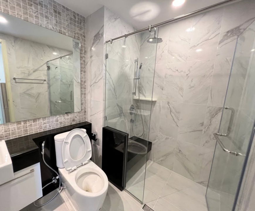 รูป Supalai Premier Charoen Nakhon【𝐒𝐄𝐋𝐋 & 𝐑𝐄𝐍𝐓】🔥ห้องโทนขาวครีมเปิดสว่าง เฟอร์เน้นเส้นโค้งนุ่ม และงานไม้เรียบหรู🔥 ติดต่อไลน์ไอดี: @hacondo - รูปที่ 7/7