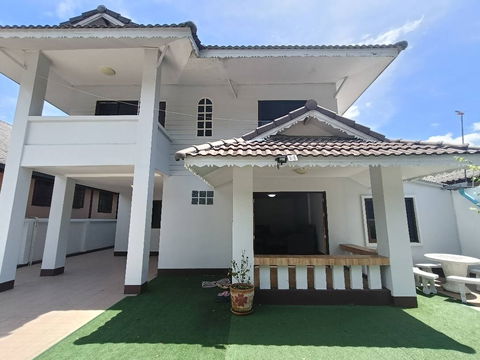 ให้เช่าบ้านเดี่ยวสองชั้น 3 ห้องนอน 3 ห้องน้ำ 2 ห้องครัว 2 ที่จอดรถ