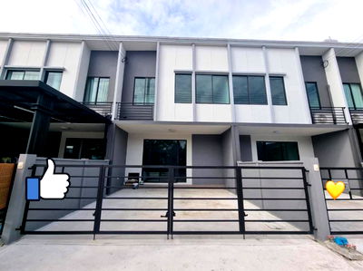ทาวน์โฮมให้เช่า : 💛ให้เช่าทาวน์โฮม Pleno บางนา–อ่อนนุช (กิ่งแก้ว 37) 💛 บ้านใหม่มาก เฟอร์นิเจอร์ครบ พร้อมเข้าอยู่ ทำเลถนนเมน ใกล้สุวรรณภูมิ และเมกะบางนา