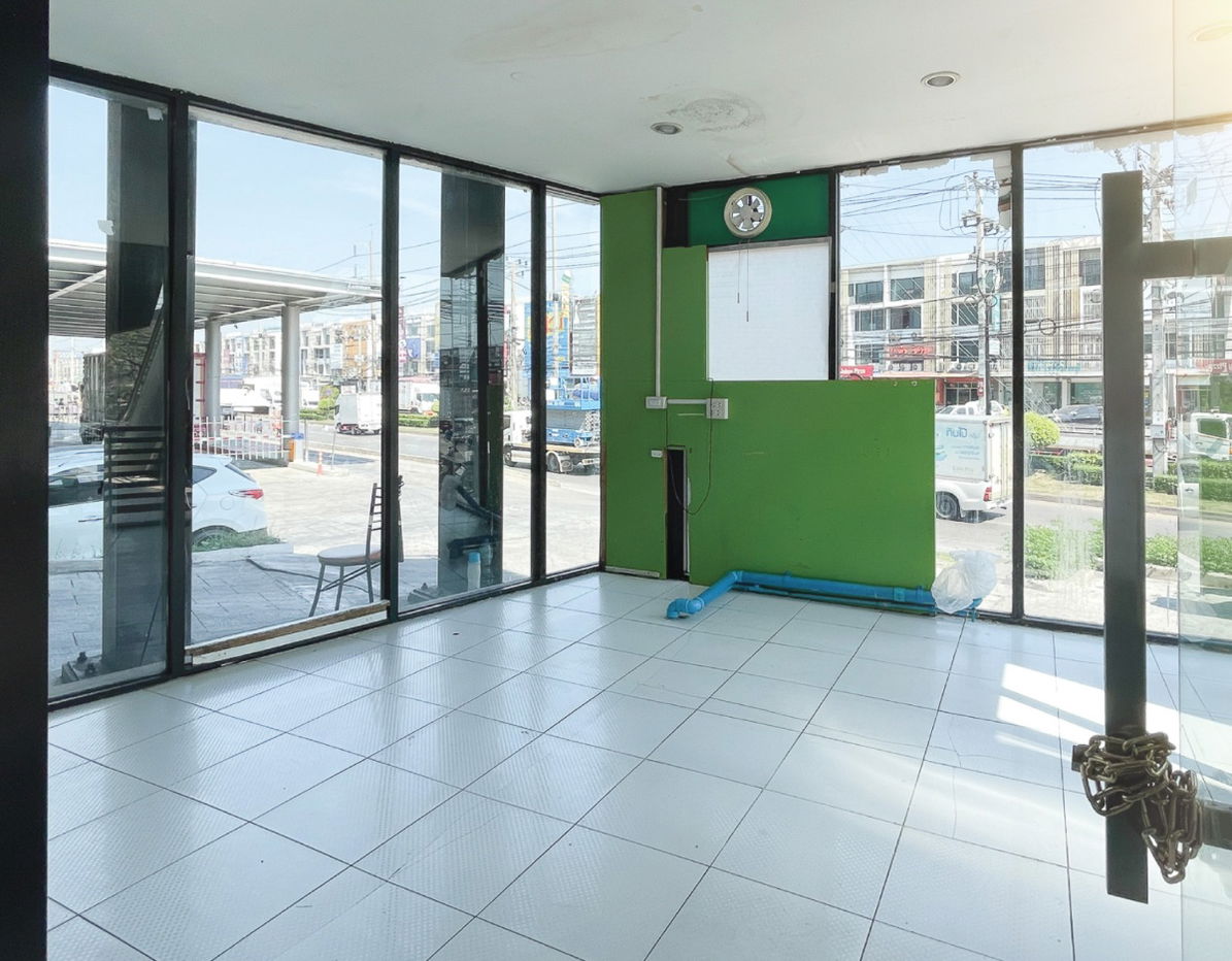 รูป พื้นที่ค้าปลีกให้เช่า ที่ ไอเพลส ลาดกระบัง ติดนิคมฯลาดกระบัง ขนาด 18 ตร.ม. ราคา 14,806 บาทต่อเดือน มีที่จอดรถ - รูปที่ 4/20