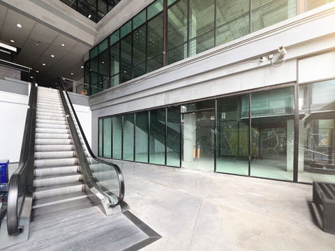 พื้นที่ค้าปลีกให้เช่า ที่ ไอเพลส ลาดกระบัง ติดนิคมฯลาดกระบัง ขนาด 113.4 ตร.ม. ราคา 169,199 บาทต่อเดือน มีที่จอดรถ