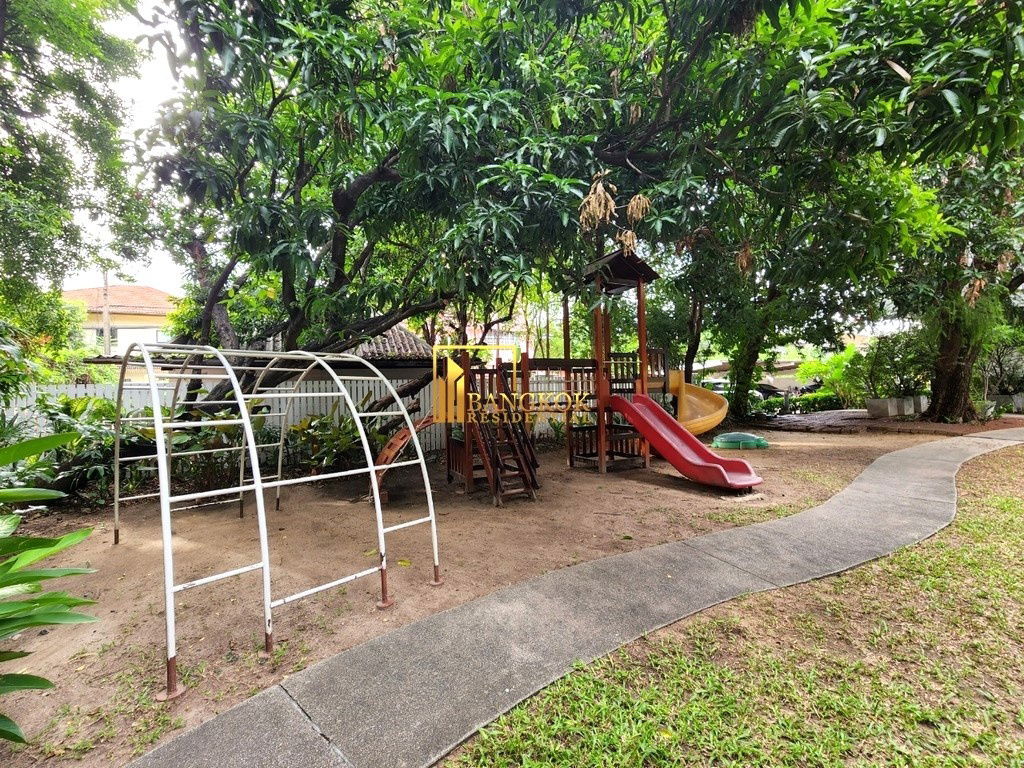 รูป Spacious 4 Bedroom Apartment For Rent in Sathorn Area - BR21220AP - รูปที่ 43/46