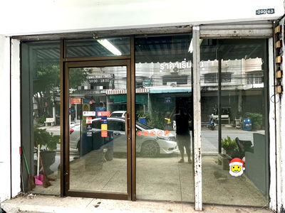 เช่าอาคารพาณิชย์ ปทุมธานี : 🏢ให้เช่าอาคารพาณิชย์ 3 ชั้น + ชั้นลอย ทำเลคุณภาพ หมู่บ้านอยู่เจริญ เปรมประชา 2 ห้องนอน 2 ห้องน้ำ ใกล้สนามบินดอนเมือง!