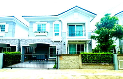 Houses for rent Muang Samut Prakarn Samut Prakarn : BTS Samrong 1.1 km. Luxury 2-story detached house for rent English style 36 sq.wa. 150 sq.m. furnish