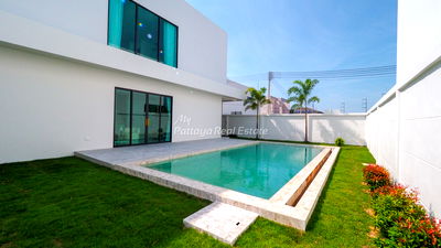 Houses for sale Chonburi : Thai Name - 5 Bedrooms Pool Villa for sale in Enchant Villa VillageHEECV01