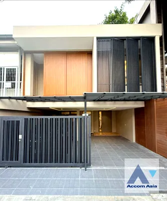 Townhouses for sale Bangkok University : 🔼🔽 AccomA 📩 Newly renovated 3 BR Townhouse in Khlong Tan Nuea (AA44321)