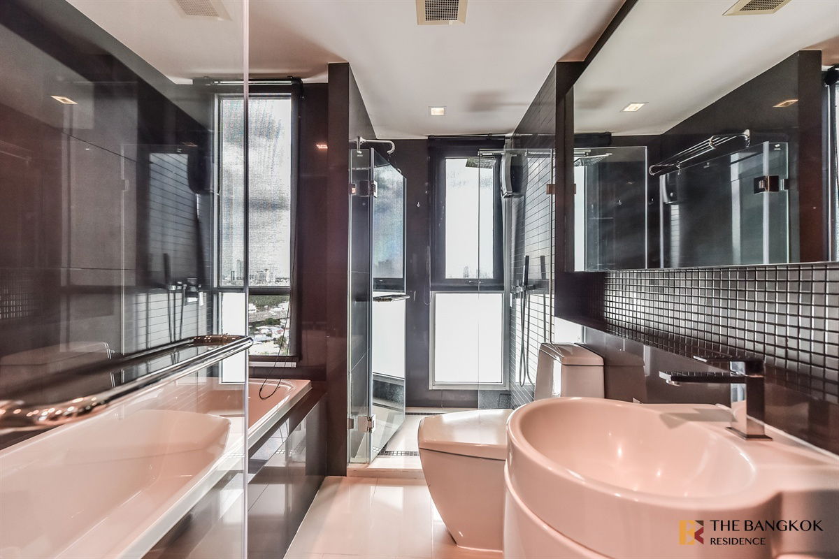 picture RHYTHM Sathorn ð Spacious, Luxurious Unit ðŦ Near BTS Saphan Taksin - 10/10