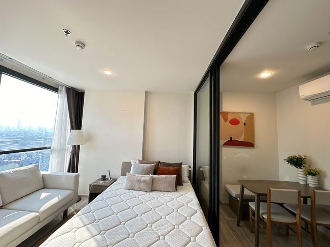 WS5795 🏢 Condo for rent XT Huaikhwang near MRT Rama 9, only 17,000 baht/month.