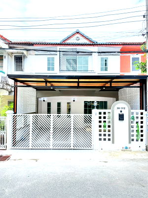 ขายทาวน์โฮม : ทาวน์เฮ้าส์ รีโนเวทใหม่ แต่งสวยพร้อมอยู่ มีเฟอร์ หมู่บ้าน เคซี.รามอินทรา5 ถนนพระยาสุเรนทร์40 คลองสามวา  ใกล้ทางด่วนจตุโชติ