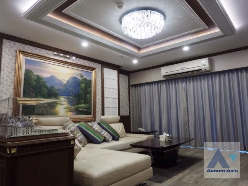 picture 🔼🔽 AccomA 📩 Well-maintained condominium with warm wood tones near Sathorn (1516940) - 2/11