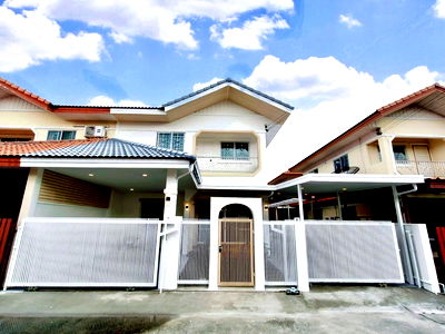 Twin houses for sale วิทยาลัยบริหารธุรกิจและการท่องเที่ยวกรุงเทพ : For Sale: Modern 2-Storey Semi-Detached Home at Ekawin Village, Liab Khlong Song | 37.5 SQ.W. | Prime Main-Road Location | Fully Furnished