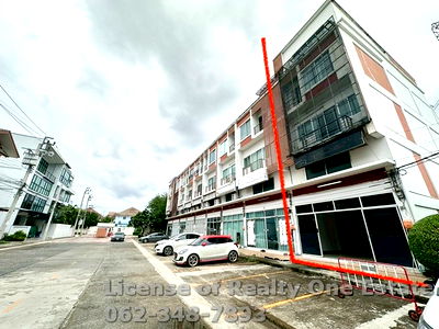 Shophouses for sale วิทยาลัยเทคนิคราชสิทธาราม : Commercial building for sale, 3.5 floors, corner unit, next to the project. Prachasuk Village Lake and Mall Samae Dam Rama 2 Bang Khun Thian