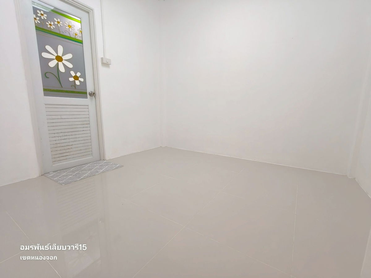 รูป บ้านเดี่ยวชั้นเดียว หนองจอก เลียบวารี ตกแต่งพร้อมเฟอร์ครบชุด หมู่บ้านอมรพันธ์ ถนนเลียบวารี นัดหมายเข้าชม 085-318-6868 โทร เลย - รูปที่ 10/19