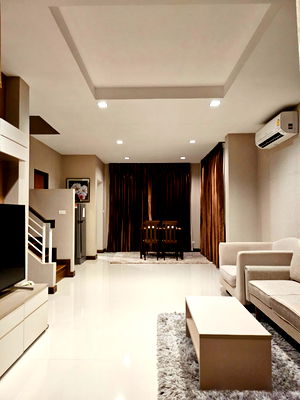 Houses for rent Saraphi Chiang Mai : House  for  rent  with  3 bedrooms   and  3 toilets.