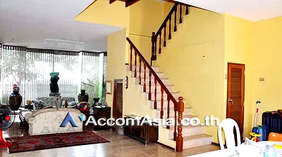 ทาวน์โฮม เขตพญาไท : 🔼🔽 AccomA 📩  4 BR Townhouse in Khwaeng Sam Sen Nai (13000895)
