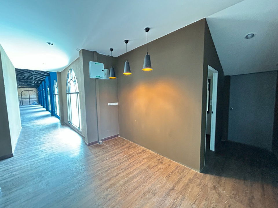 picture For Rent Building good Location, Suitable for Business such as Showroom, Office, Near Ruamchok- RW007205 - 24/31
