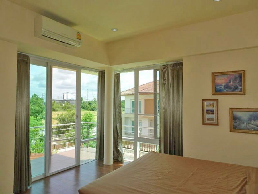 picture A house two storey for rent with 4 bedrooms,4 toilets and 1 kitchen. - 8/12