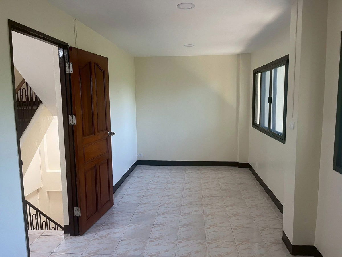 รูป 🏡ให้เช่าทาวน์เฮ้าส์กว้าง ทำเลดีมาก ใกล้ BTS พระโขนง–อ่อนนุช เดินไปรถไฟฟ้าได้จริง! 3 ห้องนอน 3 ห้องน้ำ พร้อมแอร์ ปั๊มน้ำ - รูปที่ 6/8