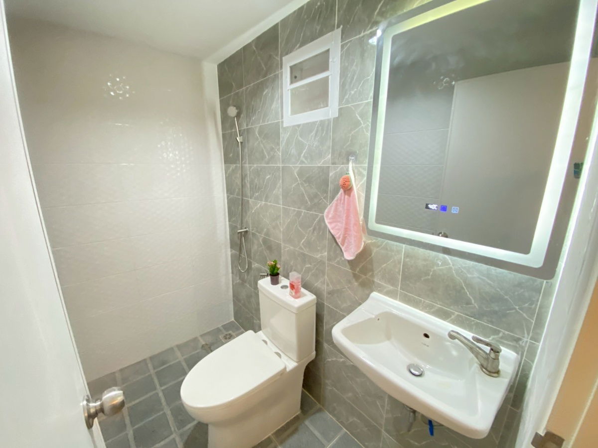 รูป ทาวน์เฮ้าส์ รีโนเวทใหม่ หมู่บ้าน เค.ซี.รามอินทรา 1 ซอยย่อย17 สามวาตะวันตก คลองสามวา แถมเฟอร์นิเจอร์ พร้อมอยู่ - รูปที่ 11/17