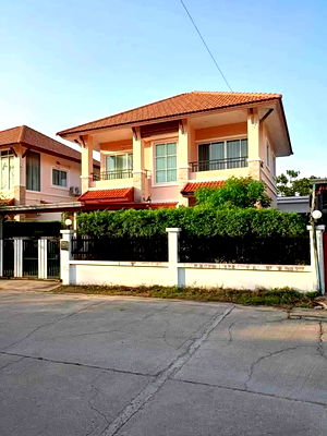 Houses for sale Chonburi : 2Stprey House in Soi Siam Country Club for Sale