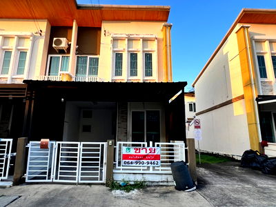 ทาวน์โฮม ถนนกรุงเทพ-ชลบุรี มอเตอร์เวย์ : ขายทาวน์เฮาส์2ชั้น โกลเด้นทาวน์อ่อนนุช