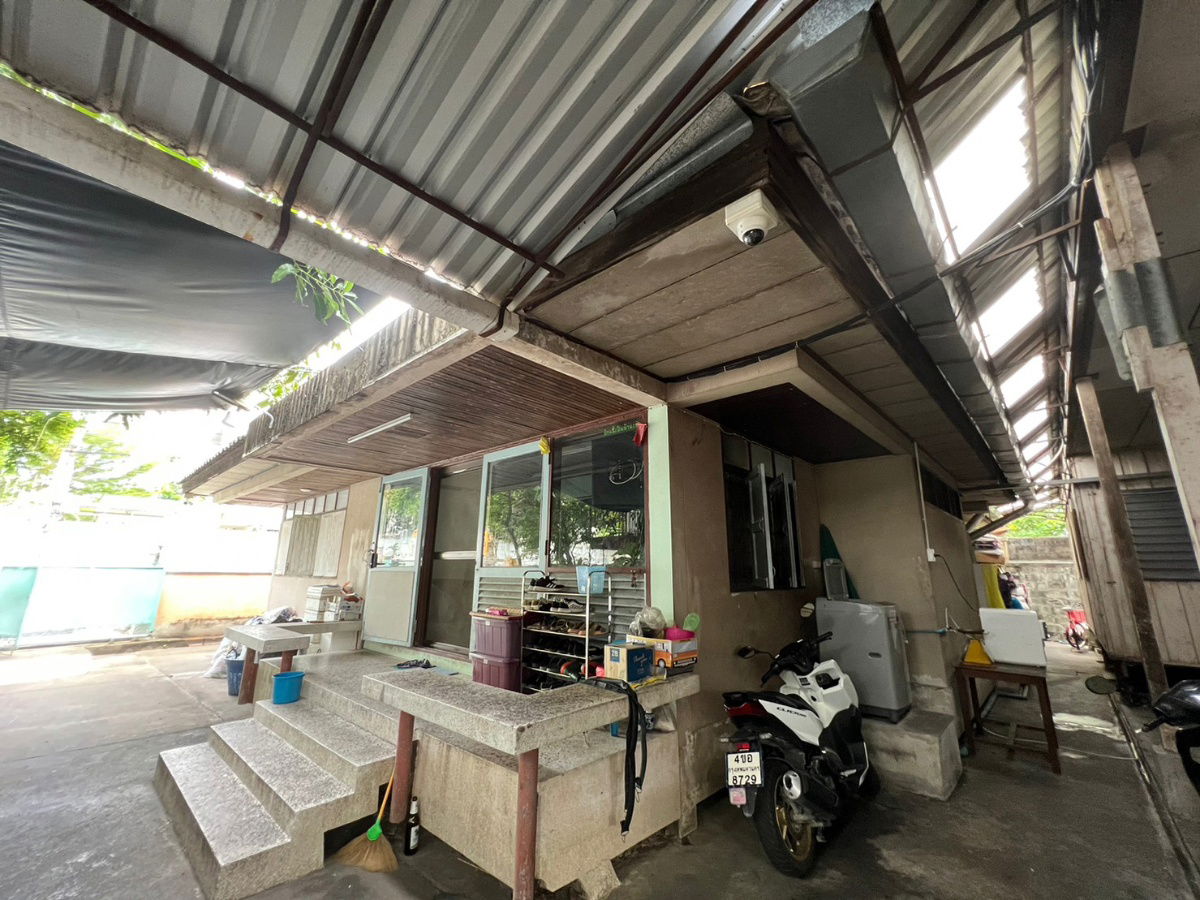 รูป ขายที่ดินพร้อมสิ่งปลูกสร้าง 142 ตารางวา ในซอยสุขุมวิท 101/1 - รูปที่ 2/7