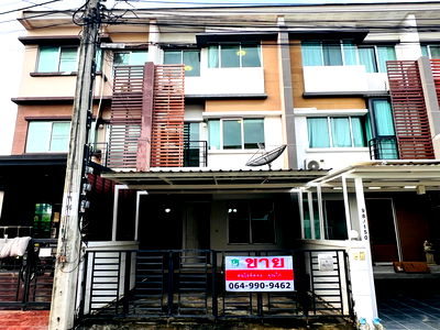 ทาวน์โฮม ถนนกรุงเทพ-ชลบุรี มอเตอร์เวย์ : ขายทาวน์เฮ้าส์3 ชั้น ทาวน์พลัสลาดกระบัง  3 ห้องนอน 3 ห้องน้ำ  
