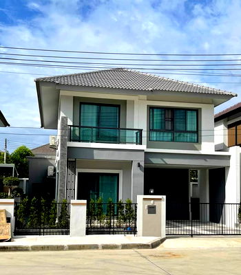Houses for rent Saraphi Chiang Mai :  Two storey house for rent with 3 bedrooms,3 toilets and 1 kitchen. 