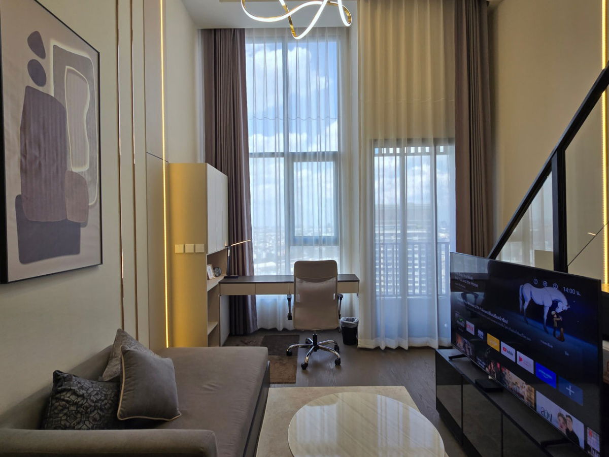 picture Park Origin Chula Samyan【𝐒𝐄𝐋𝐋 & 𝐑𝐄𝐍𝐓】🔥Warm, elegant tones, built-in wood furniture, and soft orange lighting.🔥 Contact Line ID: @hacondo - 5/11