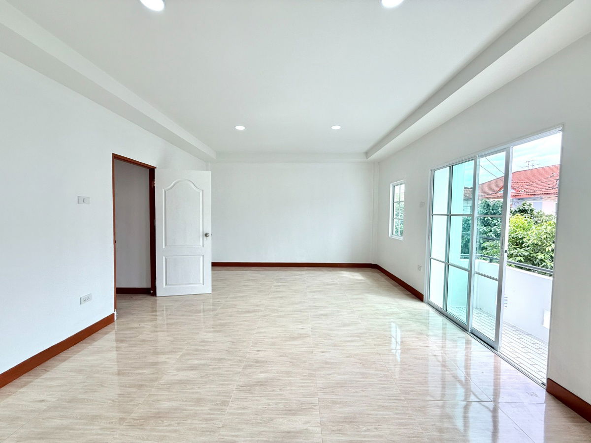 รูป ทาวน์เฮ้าส์ รีโนเวทใหม่ แต่งสวยพร้อมอยู่ มีเฟอร์ หมู่บ้าน เคซี.รามอินทรา5 ถนนพระยาสุเรนทร์40 คลองสามวา ใกล้ทางด่วนจตุโชติ - รูปที่ 16/23