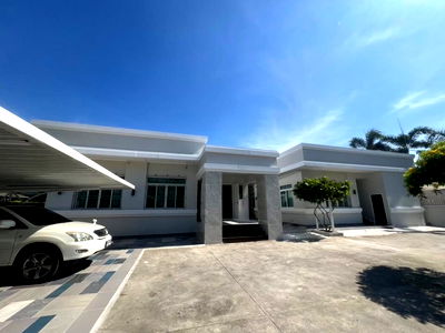 เช่าบ้านเดี่ยว เมกะ บางนา : ให้ เช่า บ้านเดี่ยวชั้นเดียว นอกโครงการ ที่ดินใหญ่ 1-0-67 ไร่ (467 ตร.ว.) — ใกล้เมกะบางนา