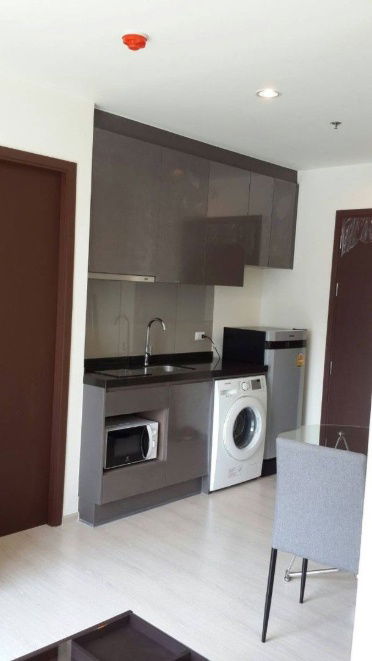 รูป ราคาถูก คอนโด Rhythm Asoke ห้องใหญ่ 32 ตรม. ชั้น 12 มีเครื่องซักผ้า ของครบ เพียง 15,000 บาท - รูปที่ 6/11