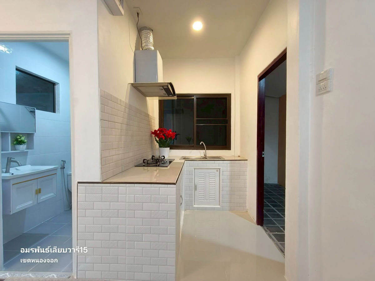 รูป บ้านเดี่ยวชั้นเดียว หนองจอก เลียบวารี ตกแต่งพร้อมเฟอร์ครบชุด หมู่บ้านอมรพันธ์ ถนนเลียบวารี นัดหมายเข้าชม 085-318-6868 โทร เลย - รูปที่ 16/19