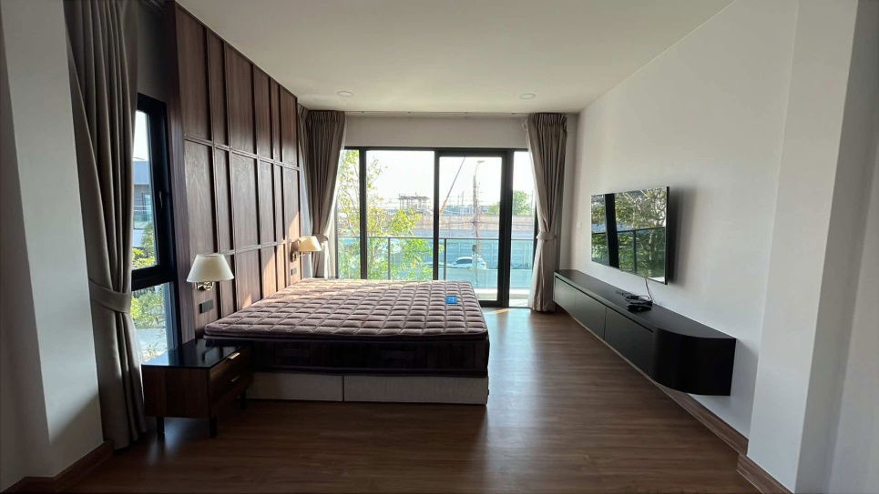 รูป ให้เช่าบ้านหรู เซนโทร บางนา (Centro Bangna) ใกล้ Mega Bangna และโรงเรียนนานาชาติ - รูปที่ 4/13