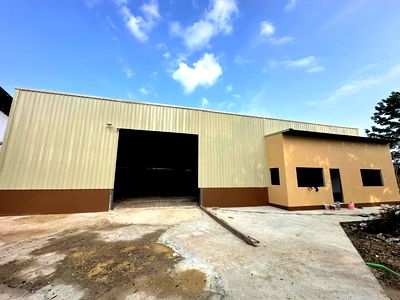 Factory for rent Chiang Mai : Warehouse  for  rent  2 bedrooms, 1 bathroom .