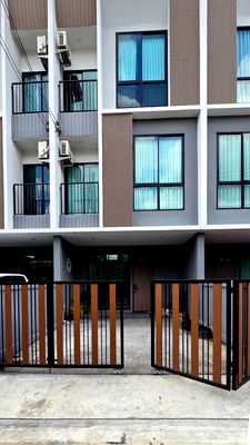 เช่าทาวน์โฮม กรุงเทพมหานคร : ให้ เช่า ทาวน์โฮม 3 ชั้น นิว คอนเน็กซ์ เฮ้าส์ ดอนเมือง 22.5 ตรว 190 ตรม 4 นอน 4 น้ำ ใกล้สนามบินดอนเมือง