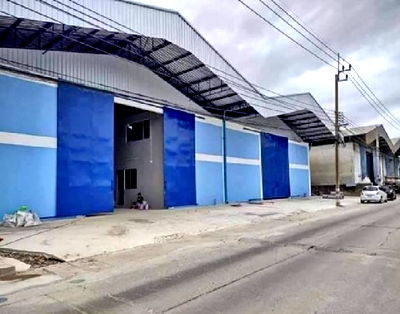เช่าโรงงาน สมุทรปราการ : โกดังพร้อมสำนักงาน 2 ชั้น สภาพใหม่ / ซอยรุ่งโรจน์ แพรกษา พื้นที่โกดัง 1100 ตารางเมตร ทำเลดีมาก รถเทรลเลอร์เข้าออกได้